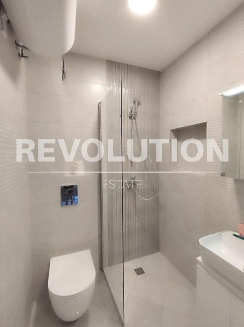 Дава се под наем Едностаен апартамент в Варна, Базар Левски - 35 кв.м за 378.93 € - Снимка #2