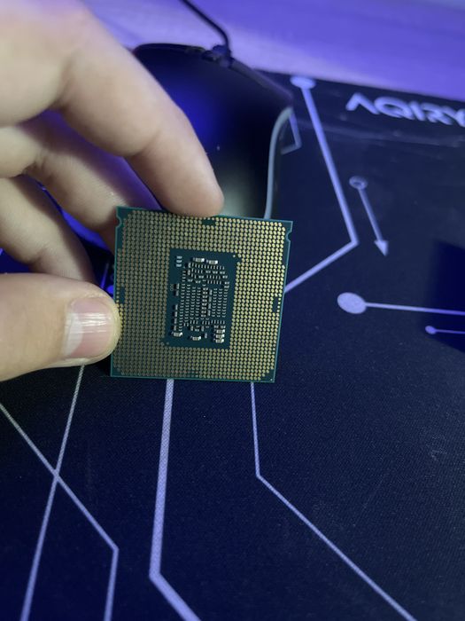 Vand procesor i3 9100f