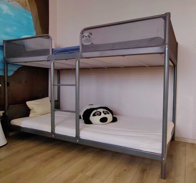 Двуетажно легло TUFFING IKEA С МАТРАЦИ с лично предаване