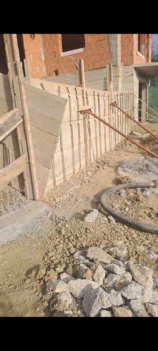 Firmă de Constructii amenajari interioare Case la rosu