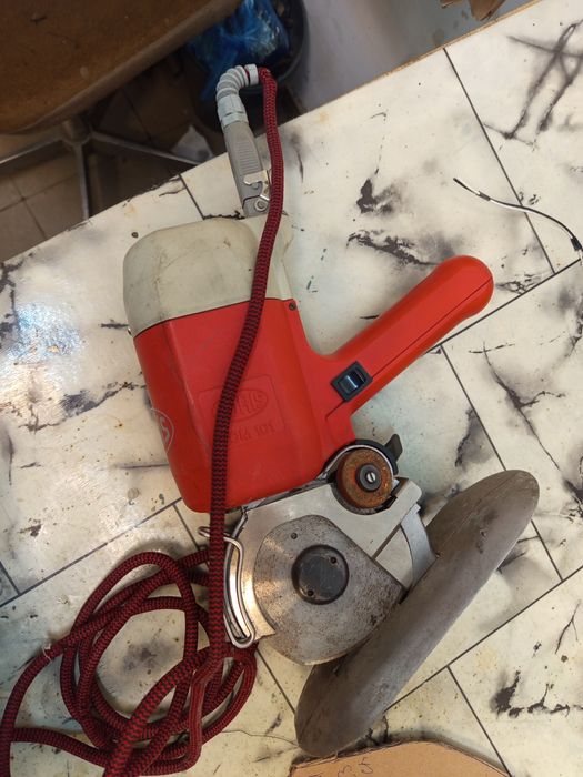 Дискова кроялна ножица работи перфектно