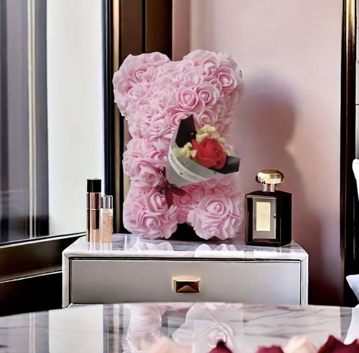 Перфектният подарък за момиче, гадже или жена – мече от рози!