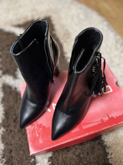 Botine din piele mata si lucioasa