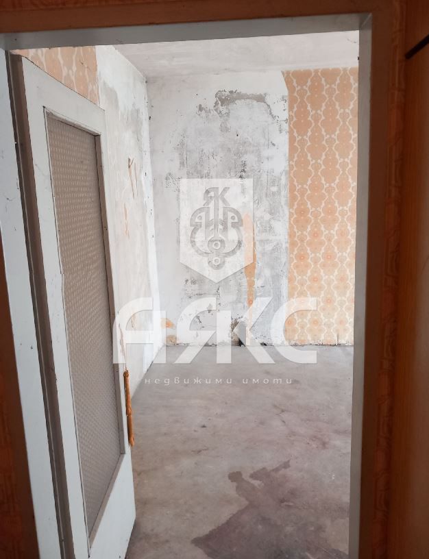 Едностаен апартамент  в кв. Банишора