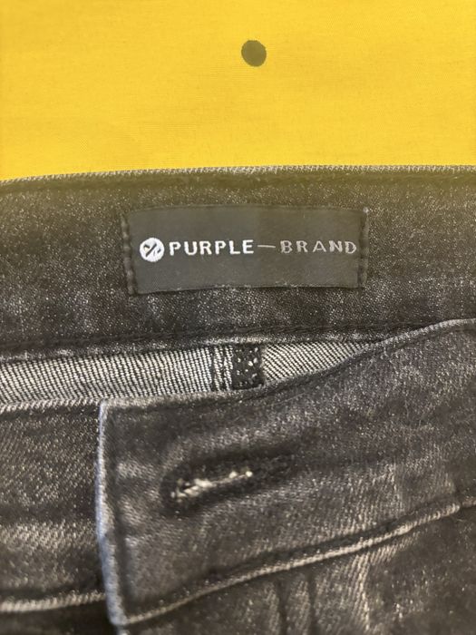 Blugi Purple Brand cu taguri