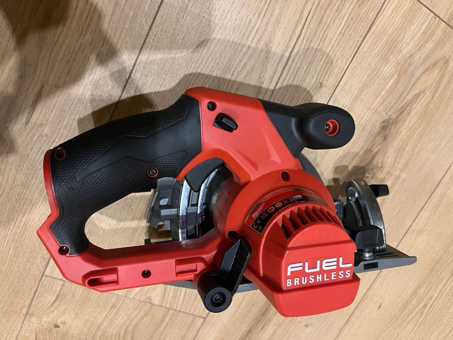 Milwaukee circular  mana FUEL BRUSHLESS pe acumulator+FiletantaM12FDD2