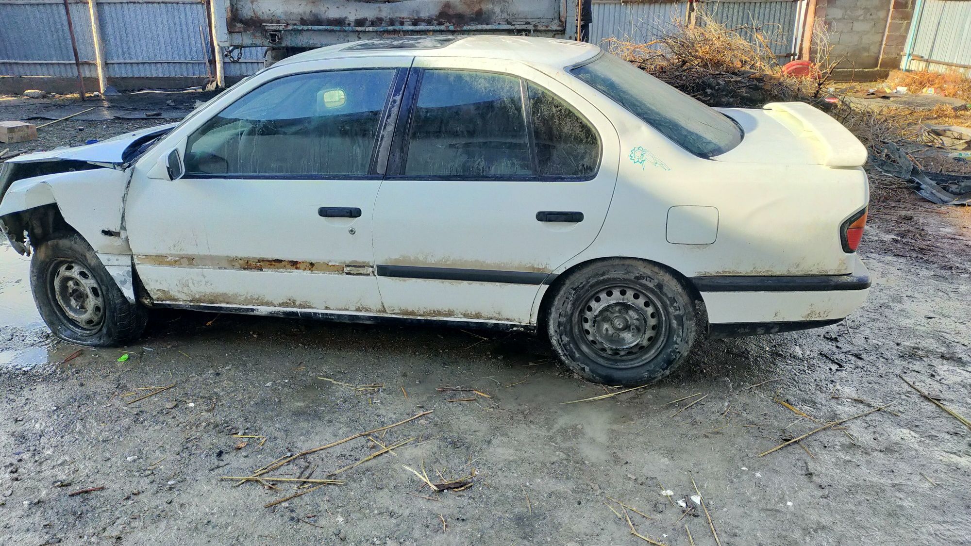 Nissan primera аваринный