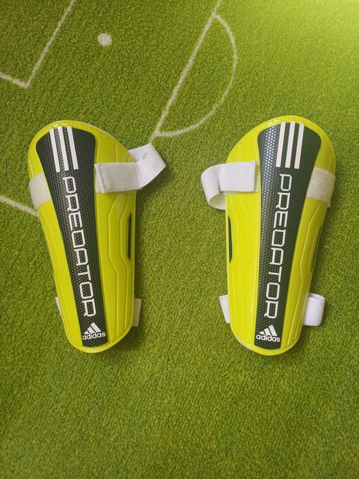 Apărători fotbal Adidas Predator