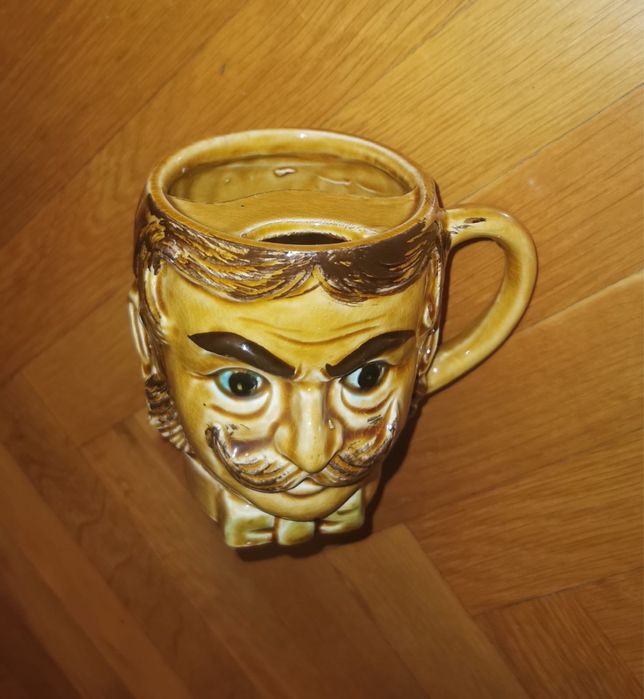 Антикварна порцеланова чаша Хипстър с мустаци от 70 те години супер !