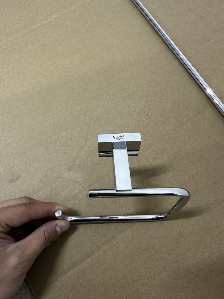 Поставка за хавлии и стойка за тоалетна хартия Grohe