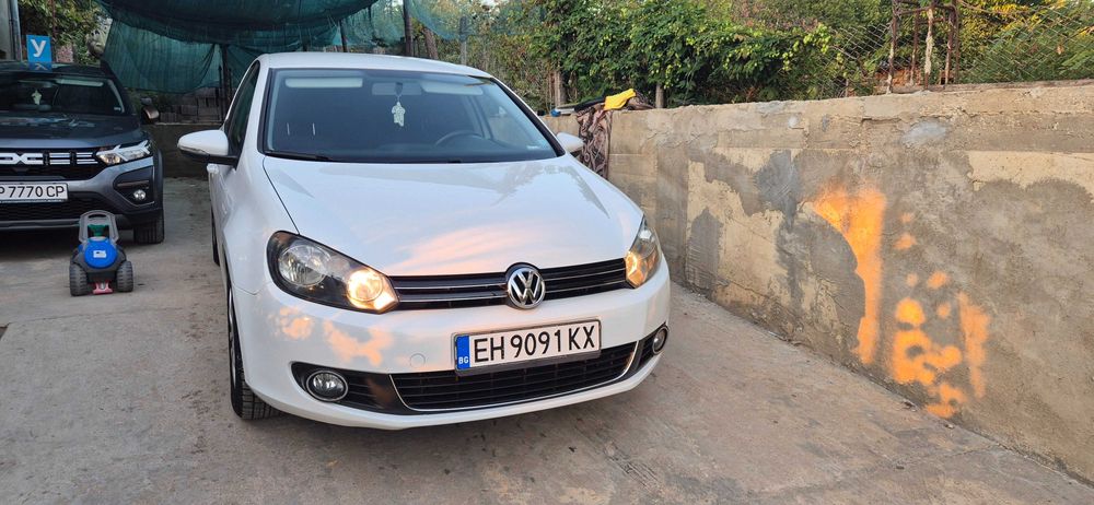 ПРОДАВА СЕ Vw golf 6 2012г 1.6 105кс