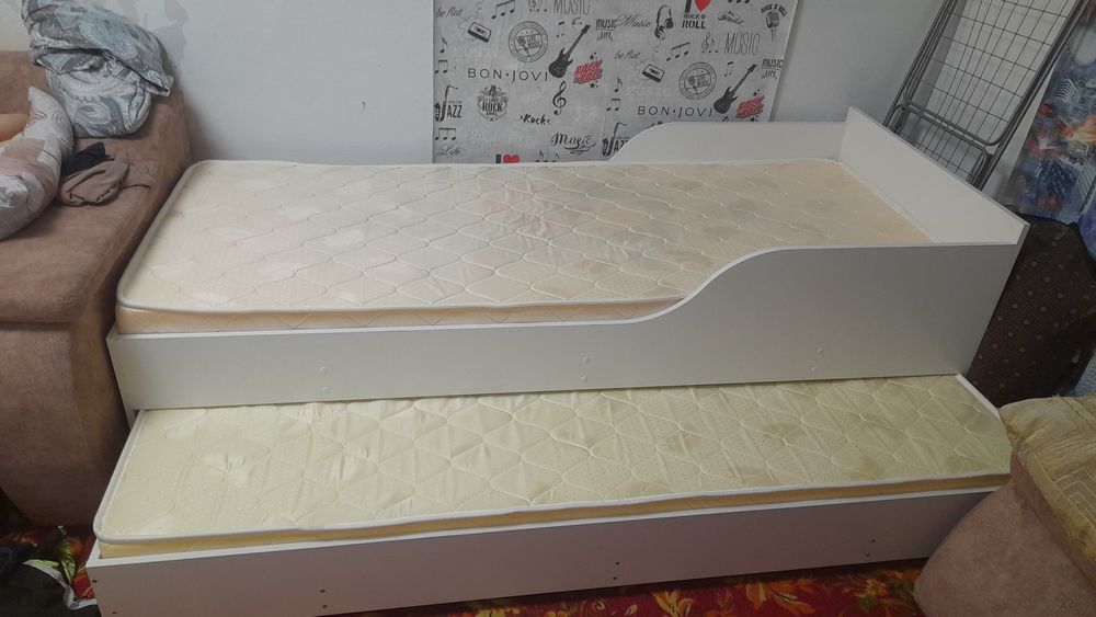 Кровать двухъярусная с матрасами новыми