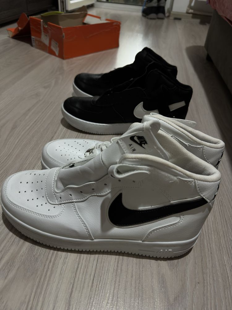 Adidasi Nike alb și negru