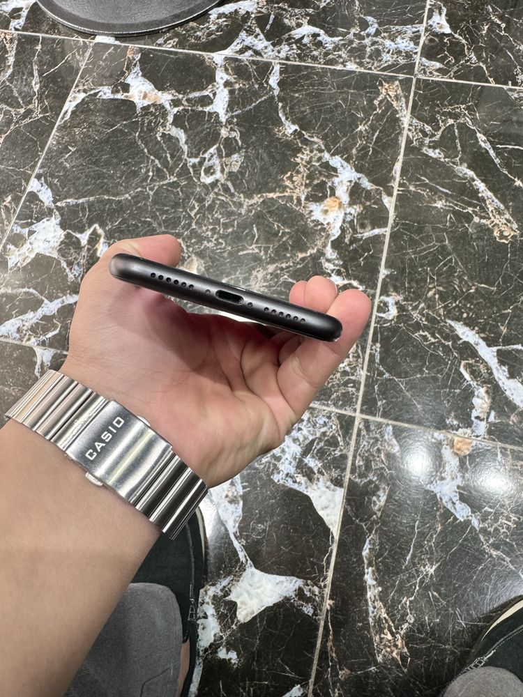 iPhone 11 yengi 300$
