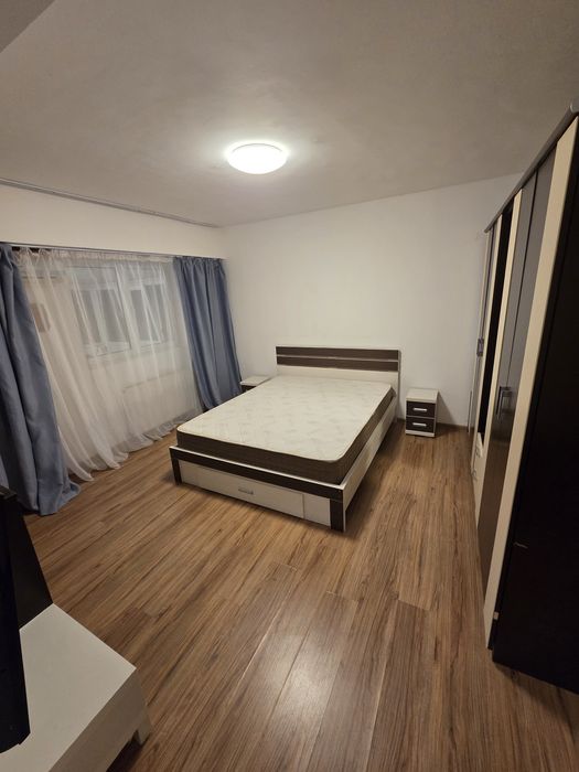 Proprietar Închiriez garsonieră dublă 2 camere Mega mall 450€