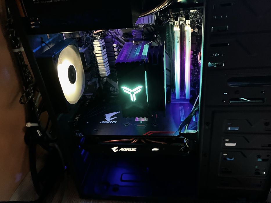 Ryzen 5 5600 rx580 8gb компютър
