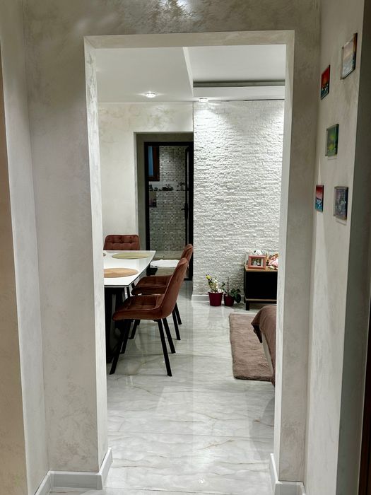 Vând apartament 3 camere