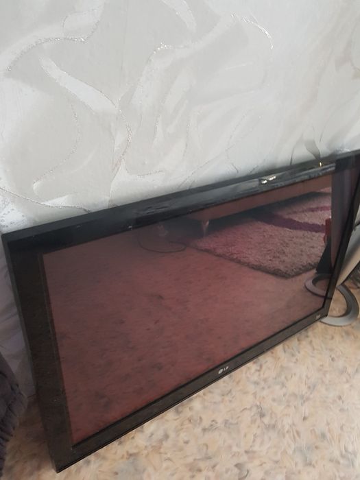 Продам телевизор на запчасти