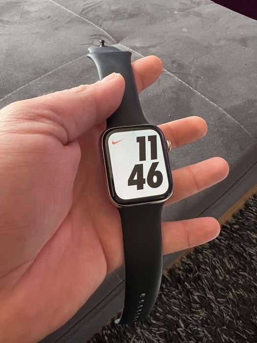 Apple Watch 4 44mm - стоманен корпус !!!