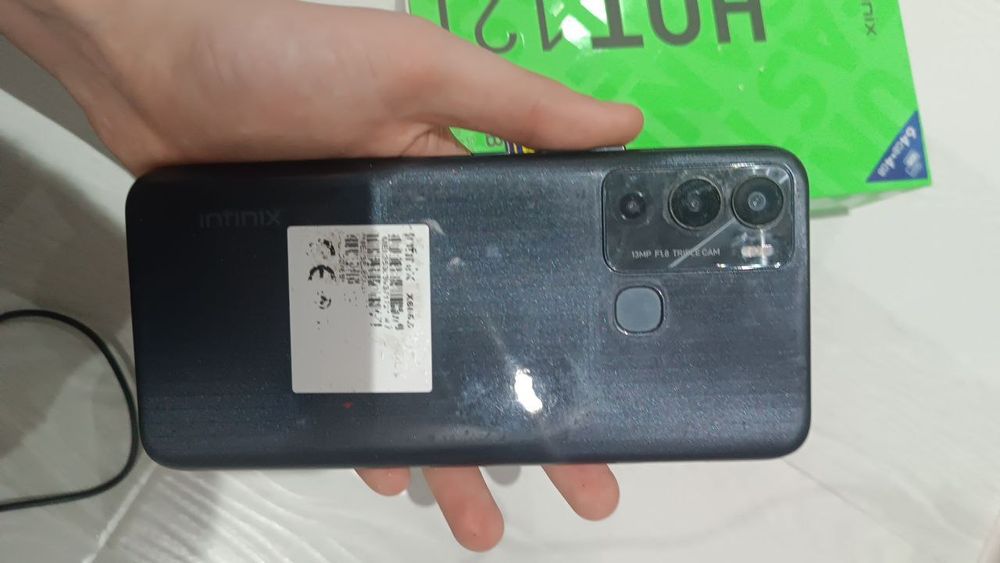 Infinix HOT 12i 4/64GB srochna sotiladi