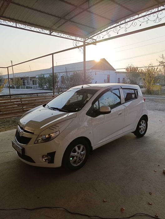 Shevrolet Spark машина