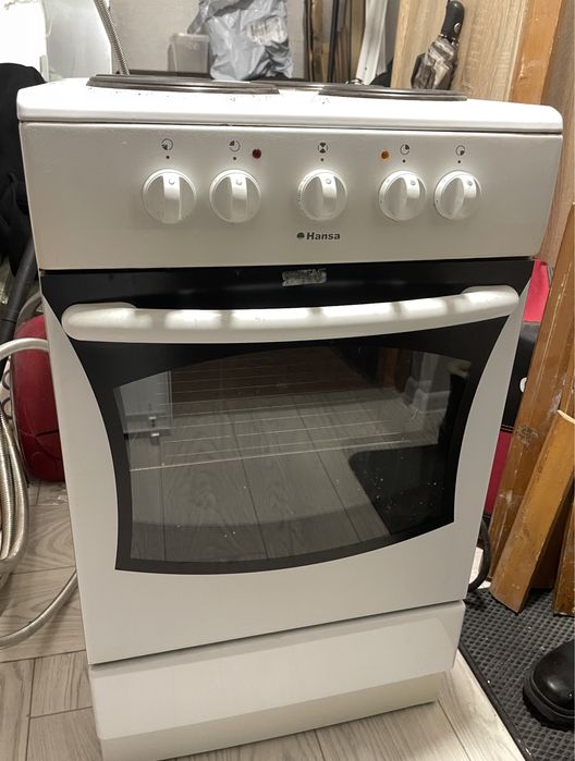 Плита электрическая Hansa 4 конфорки, духовка. полностью рабочая