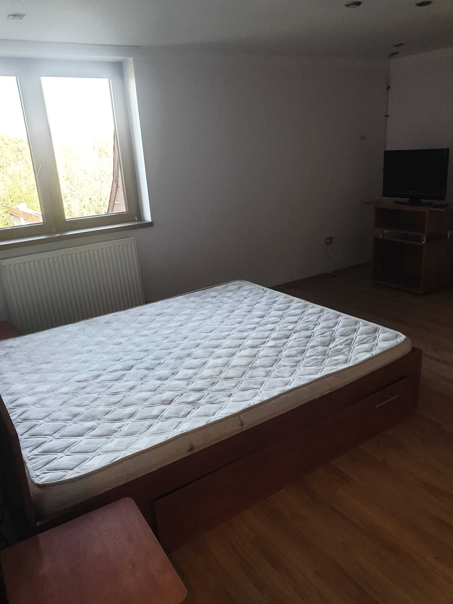 Inchiriez apartament in vila, chisoda