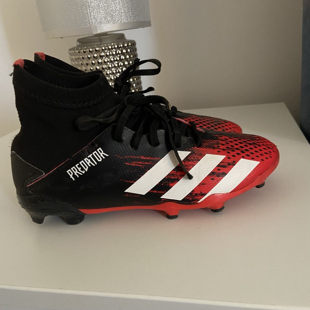 Ghete fotbal adidas predator