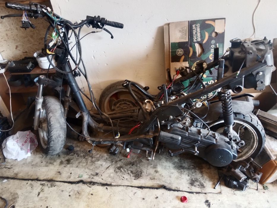 Продам скутера фиеро  позапчестям.