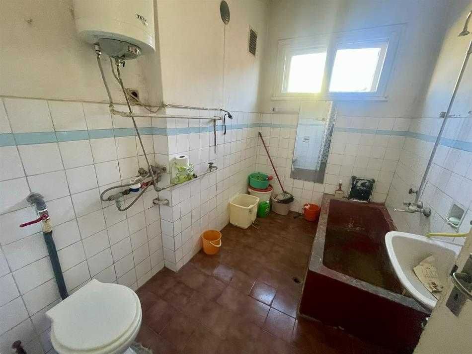 Тристаен апартамент кв.Лъката 120 кв.м.