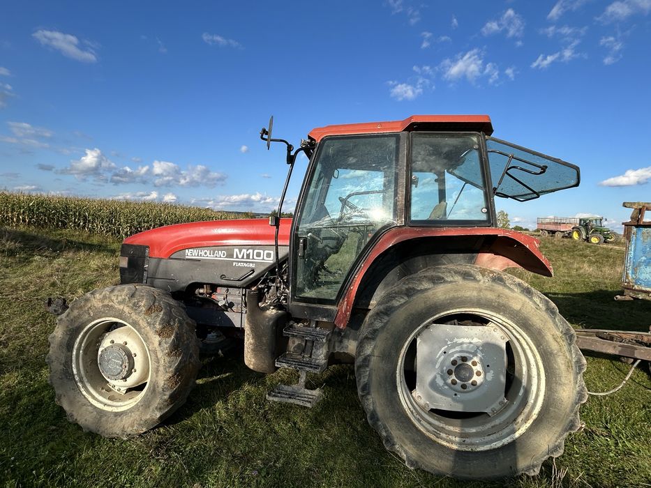 Vând tractor NewHolland M100