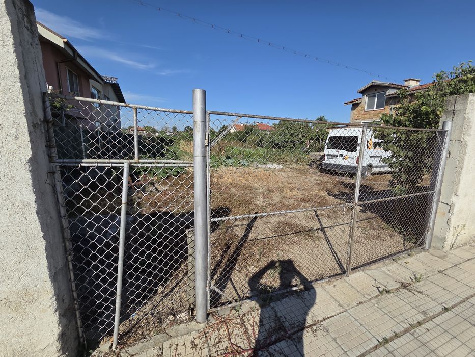 Парцел в с. Калековец-789 кв. Ограден на Асфалтов път