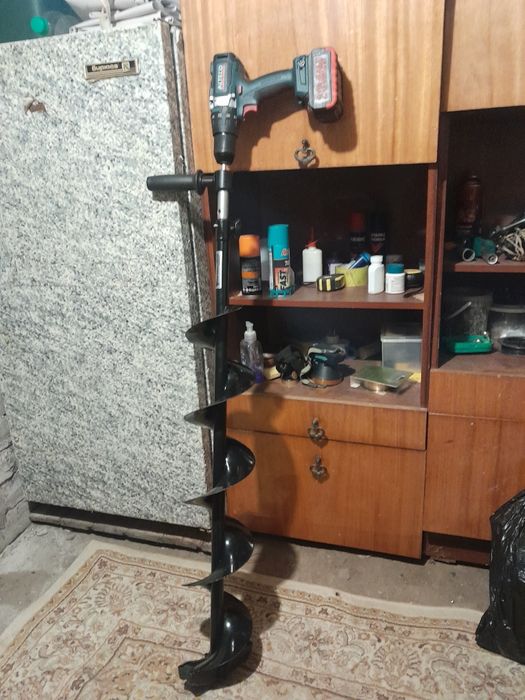 Продам ледобур Алтеко с двумя батареями