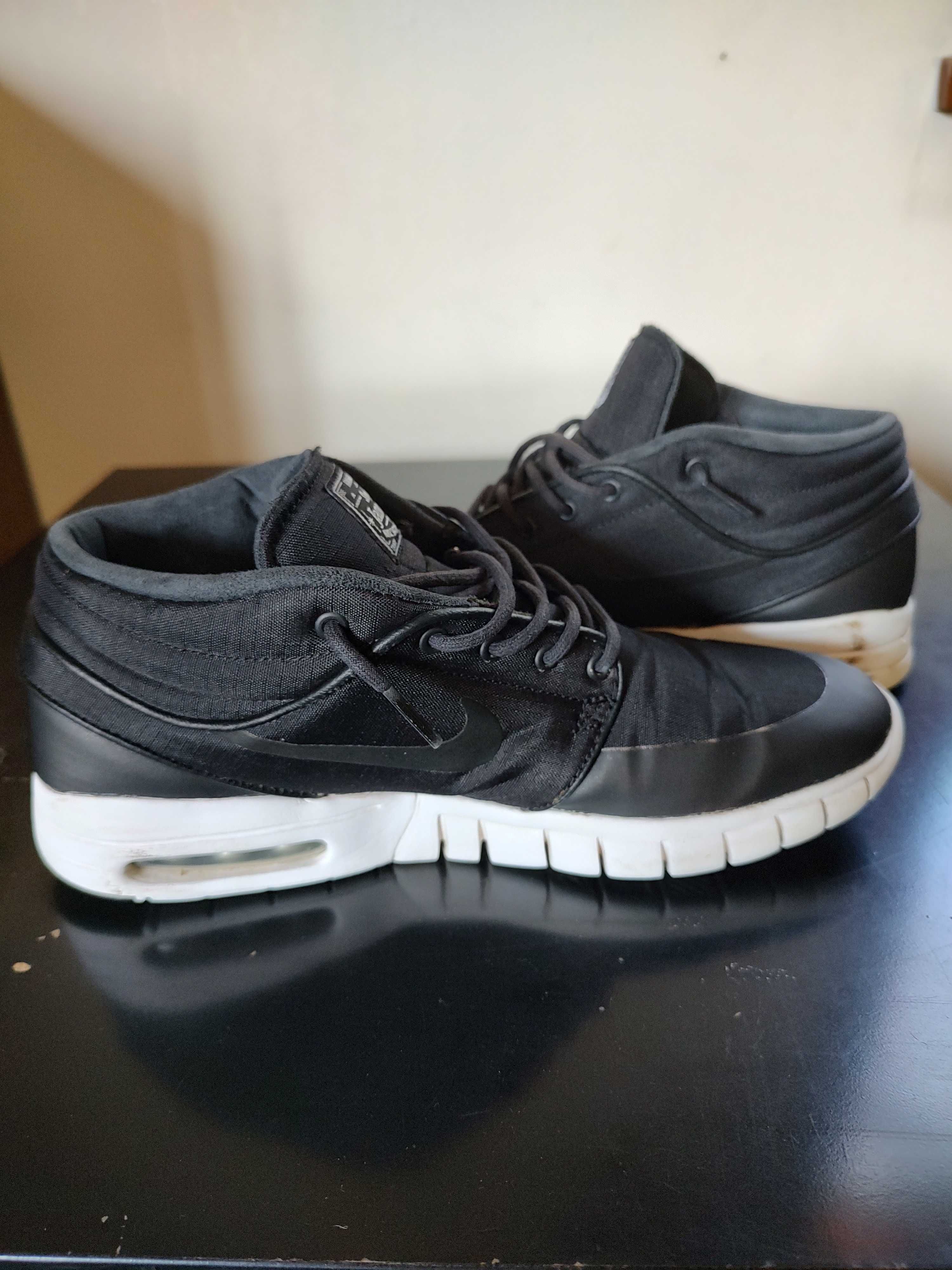 Маратонки NIKE!!