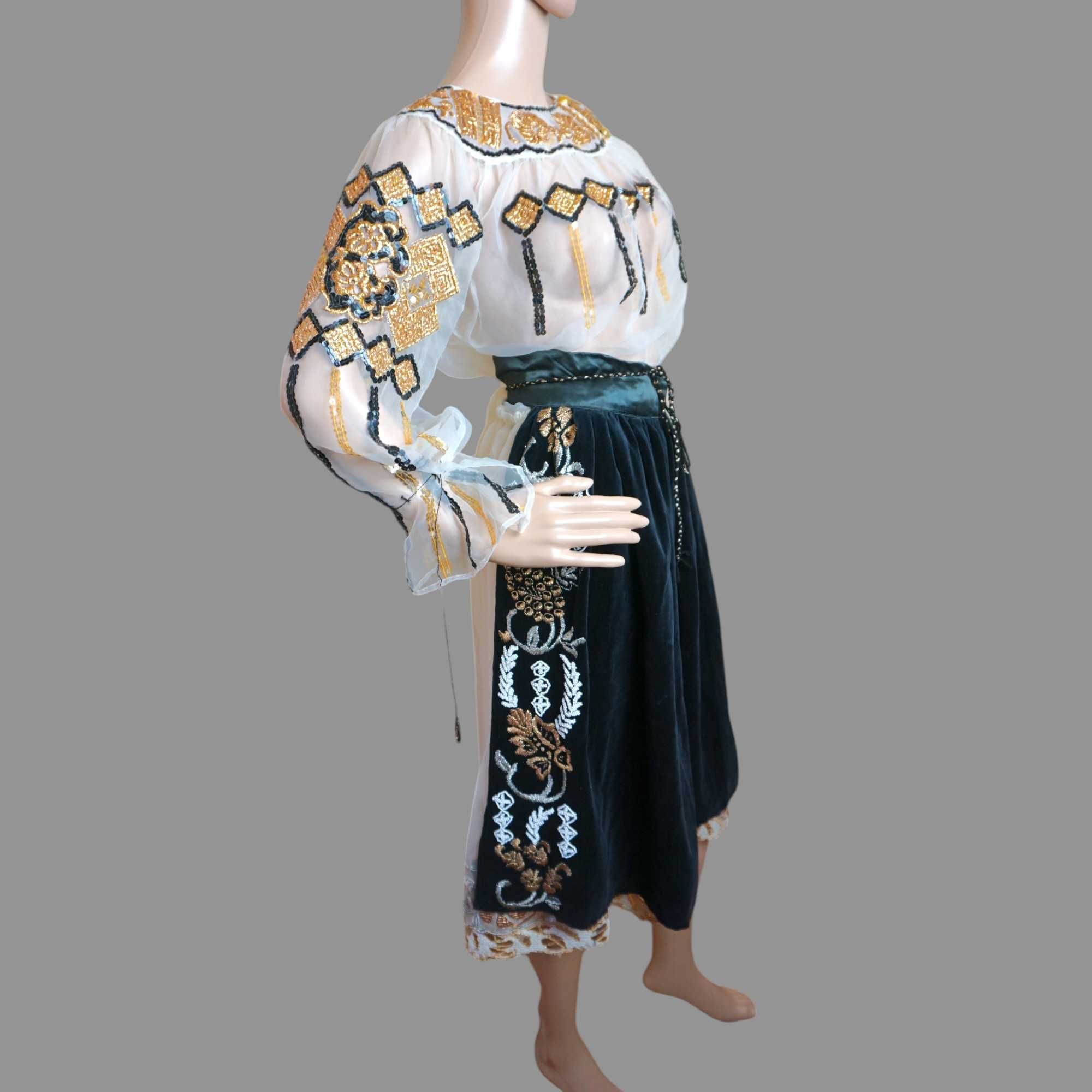 Costum popular vechi din Banat  cusut cu fir de lame auriu 36-38