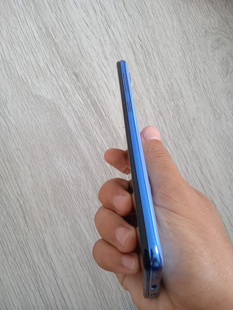 Samsung A30 sotiladi abmenham bor redmi note 8 ga