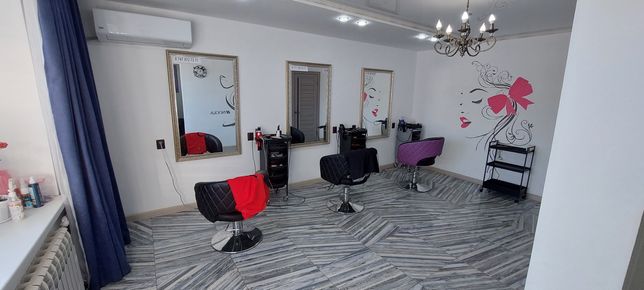 Сдам одно место(кресло) в парикмахерской Дамира. В городе Алга