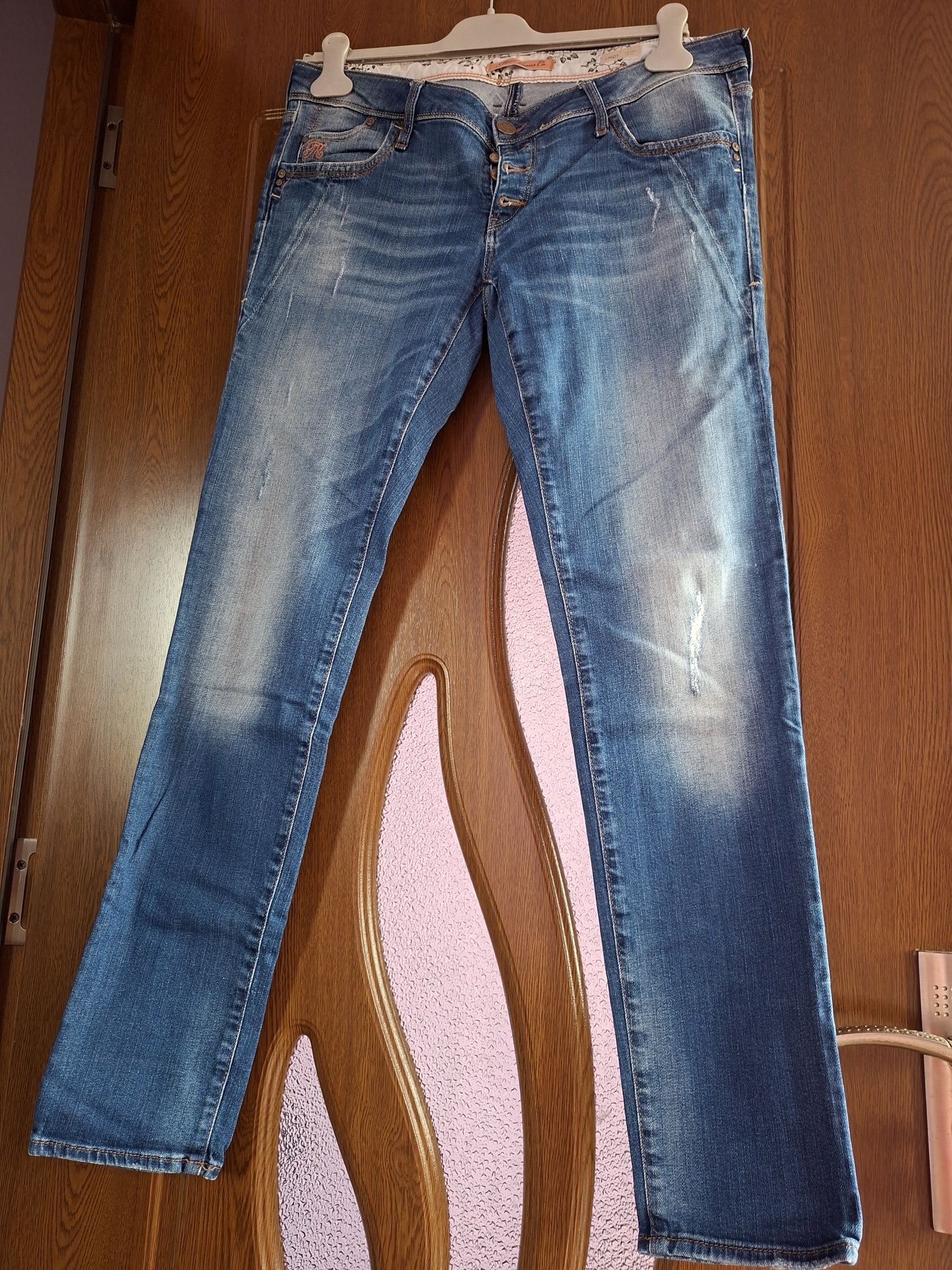 Vând Blugi Damă Mavi Jeans Mărimea L  Noi