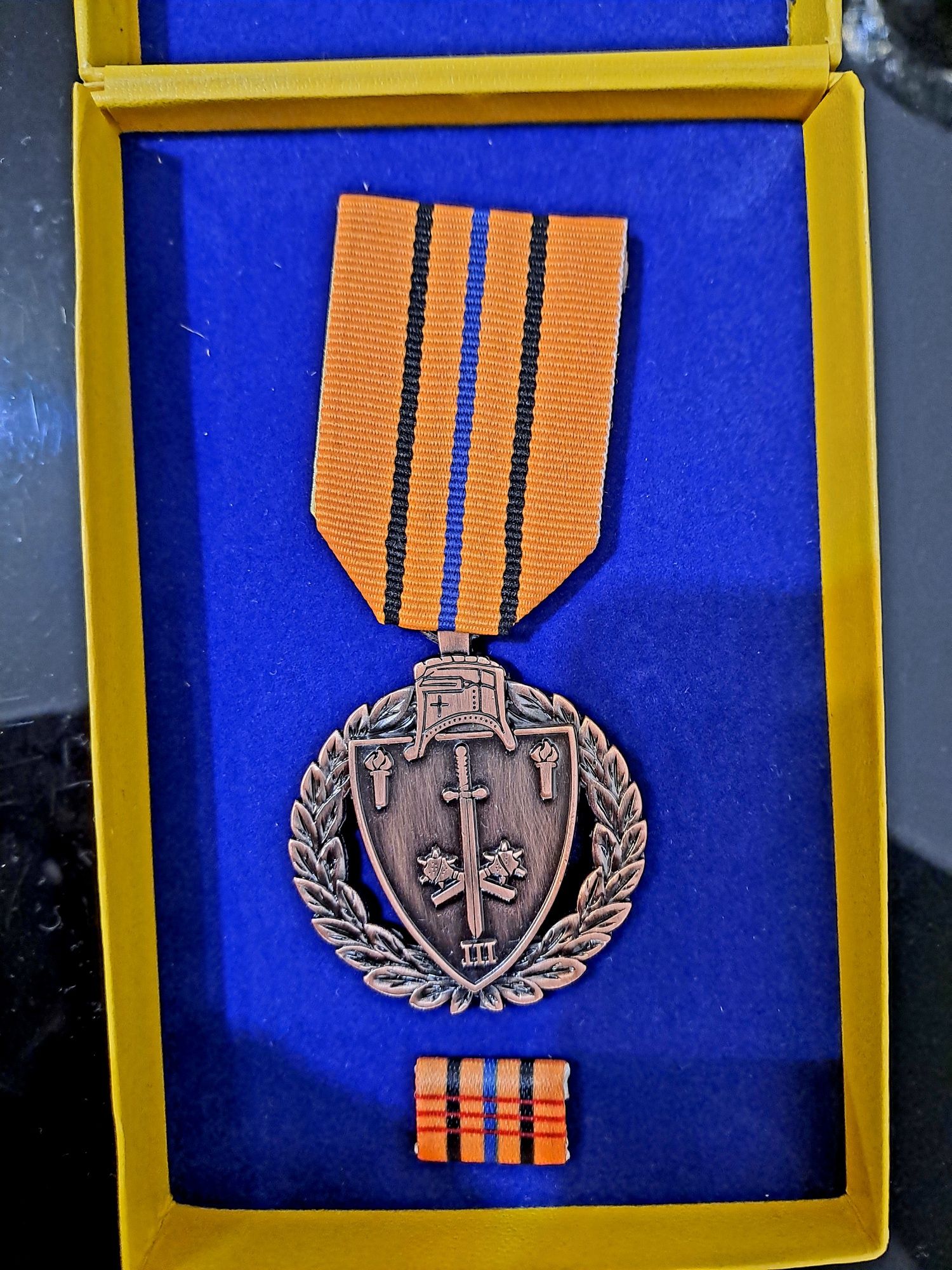 Vand Medalia Emblema de merit in slujba armatei României clasa a 3-a