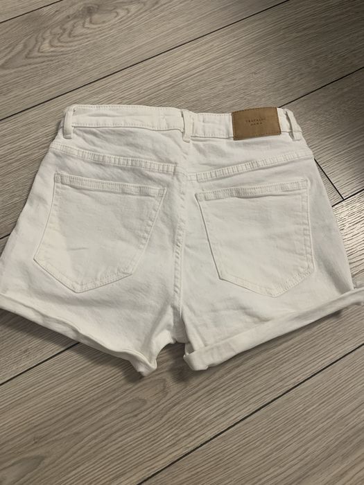 pantaloni scurti Zara