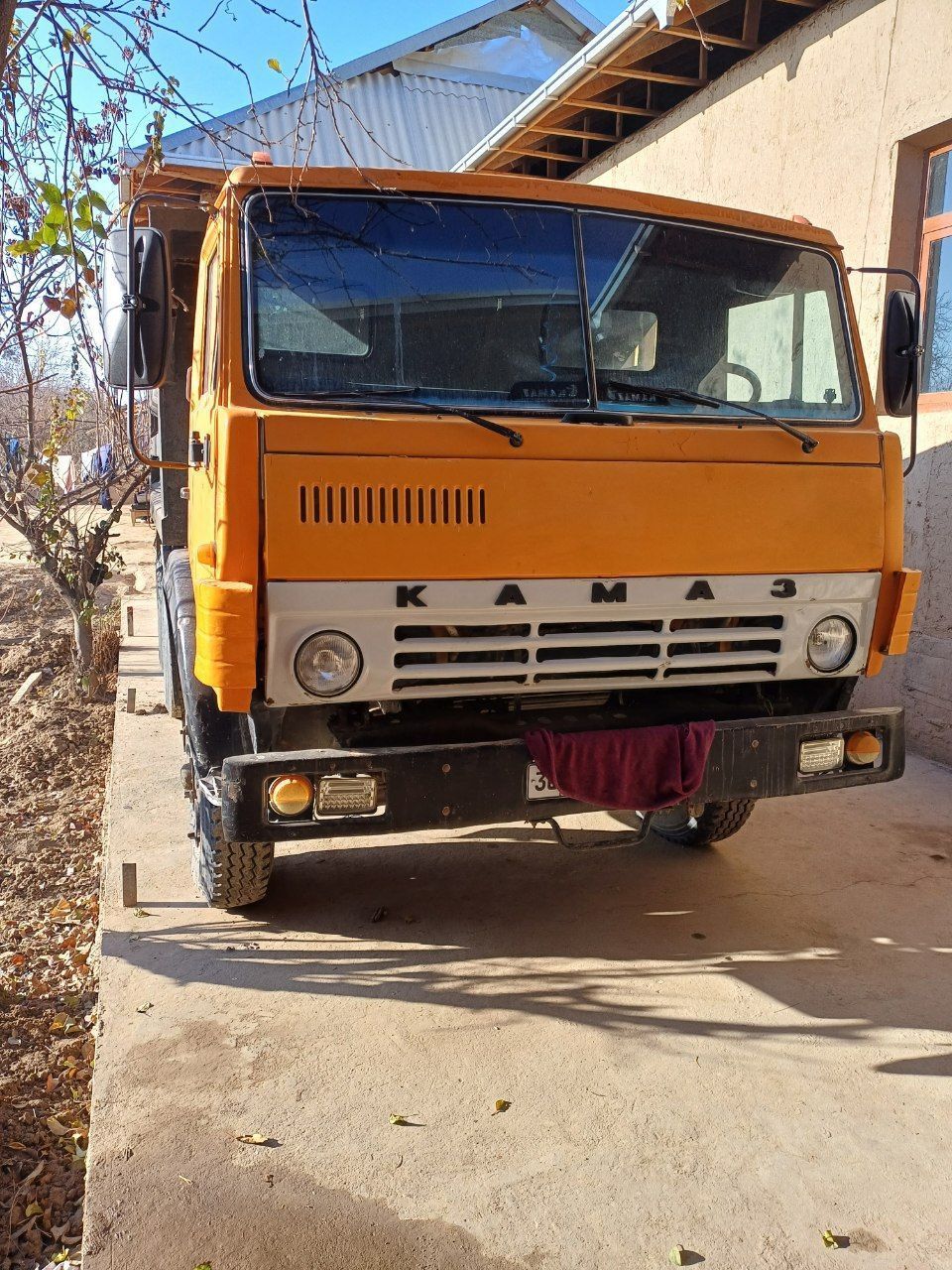 Kamaz 5511 sotiladi yili 1991 ishlab turibdi hama narsasi joyida