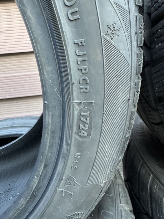 Anvelope Iarna 235/45 r17