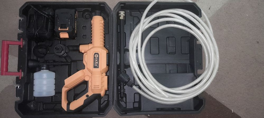 Акумуляторная мойка высокого давления