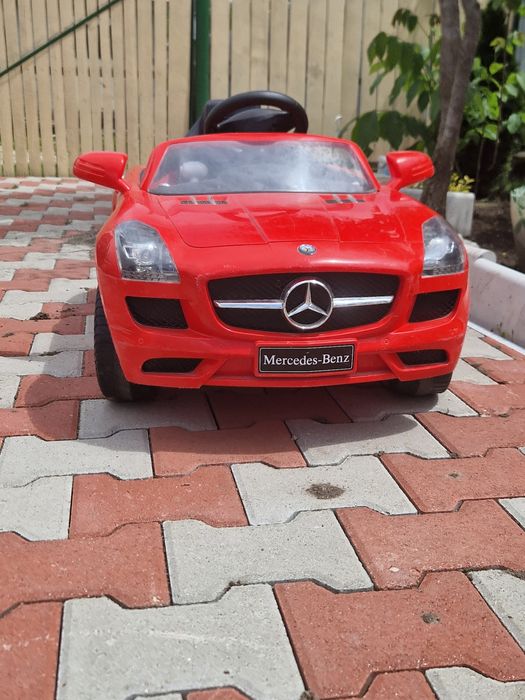 Vând mașinuță Mercedez