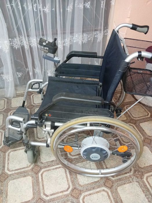 Електрическа,рингова инвалидна количка управляваща се с джойстик