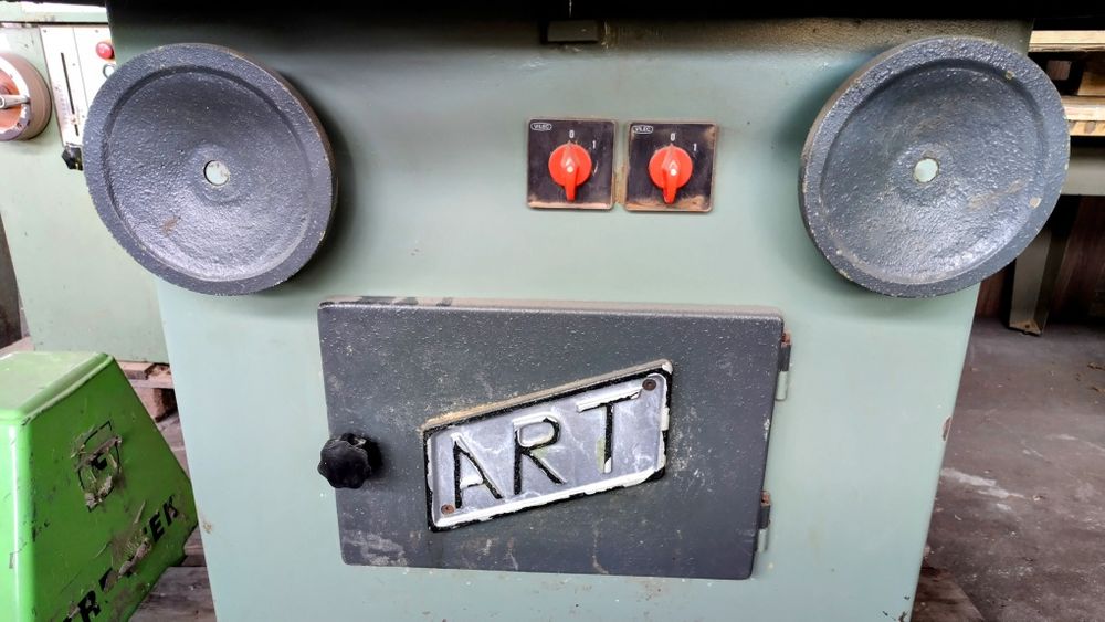 Шлайф с два шпиндела един след друг, с регу на вис и дъл, РЕВЕЗИРАН.