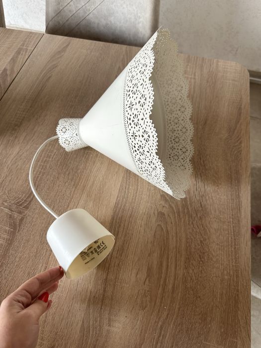 Lustra suspendată metalică