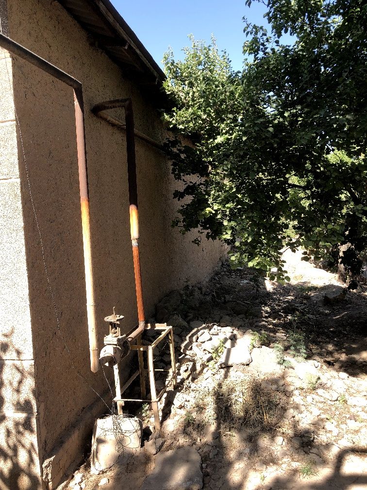 Uy sotiladi uglovoydan