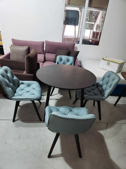 vand 4 buc  scaune Vida Chester + masa de lemn D=1000 + picioare lemn