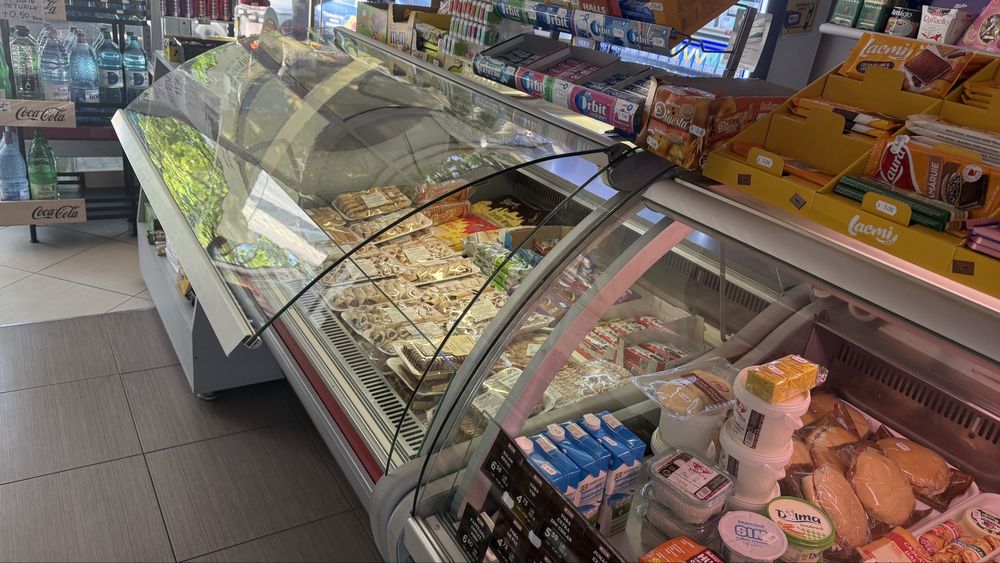 Vând vitrine frigirigice orizontala pt mezeluri